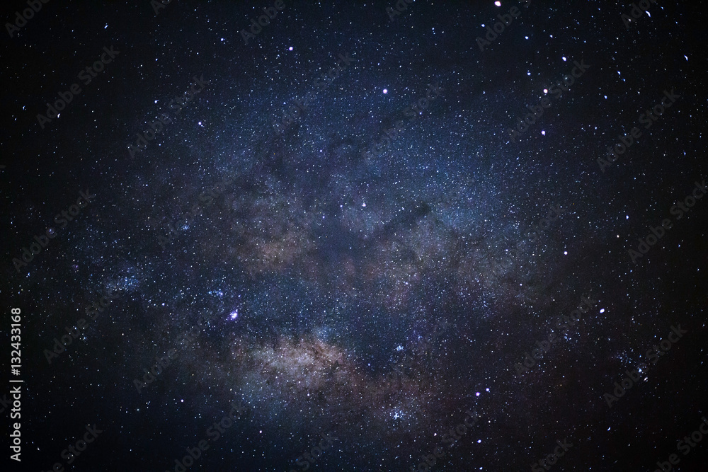 Obraz premium Zbliżenie galaktyki Drogi Mlecznej z gwiazdami i kosmicznym pyłem we wszechświecie