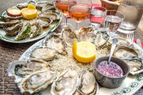 Obraz na płótnie Oyster dish, Paris, France w salonie