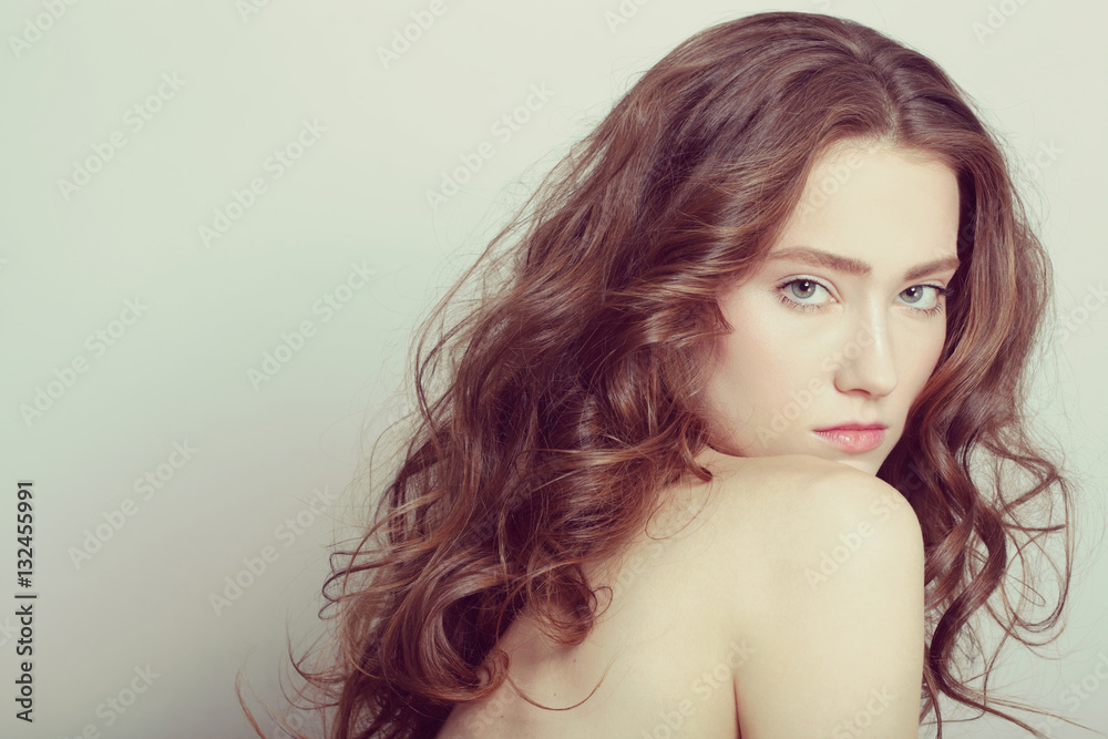 Naklejka premium Vintage style portrait of young beautiful girl with clear skin and long healthy curly hair