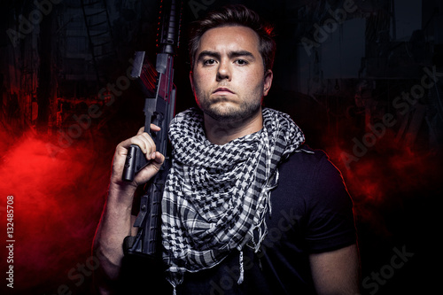 Bilde på lerret Soldier with a gun surviving in the smoky ruins of an urban warzone on fire