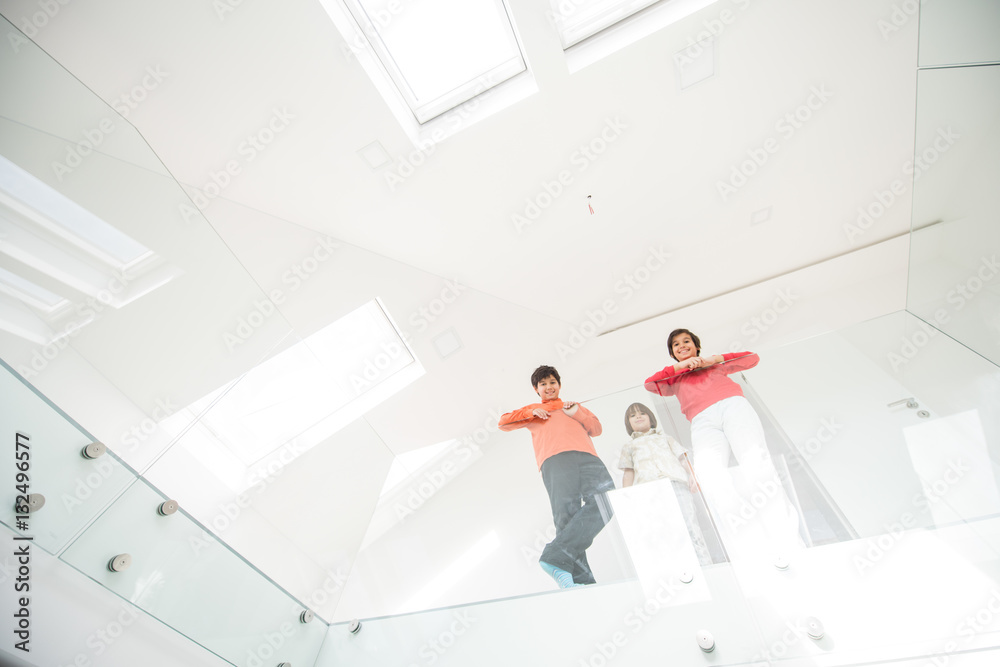 Obraz premium Child inside interior of modern home