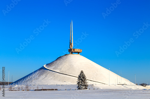 Plakat w ramie Курган славы зимой