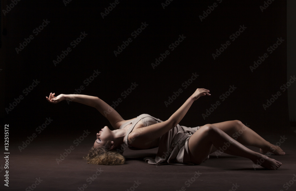 Ταπετσαρία Young beautiful dancer in beige dress