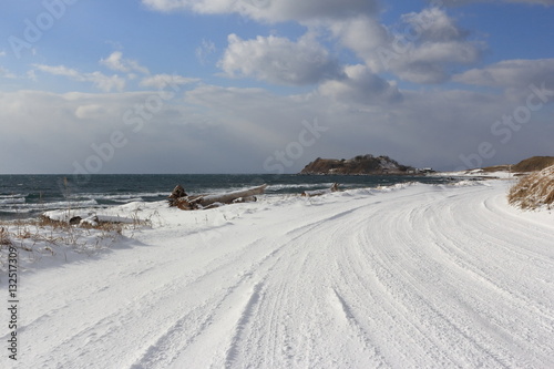 海岸の道 雪景色