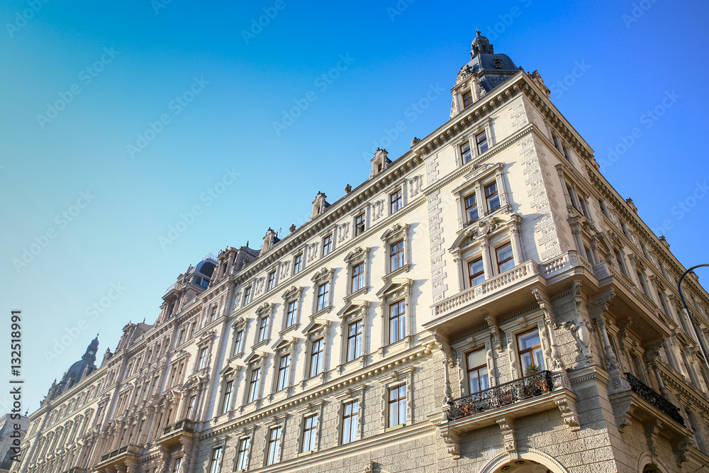 Fototapeta premium wien by day: palaces and the city
