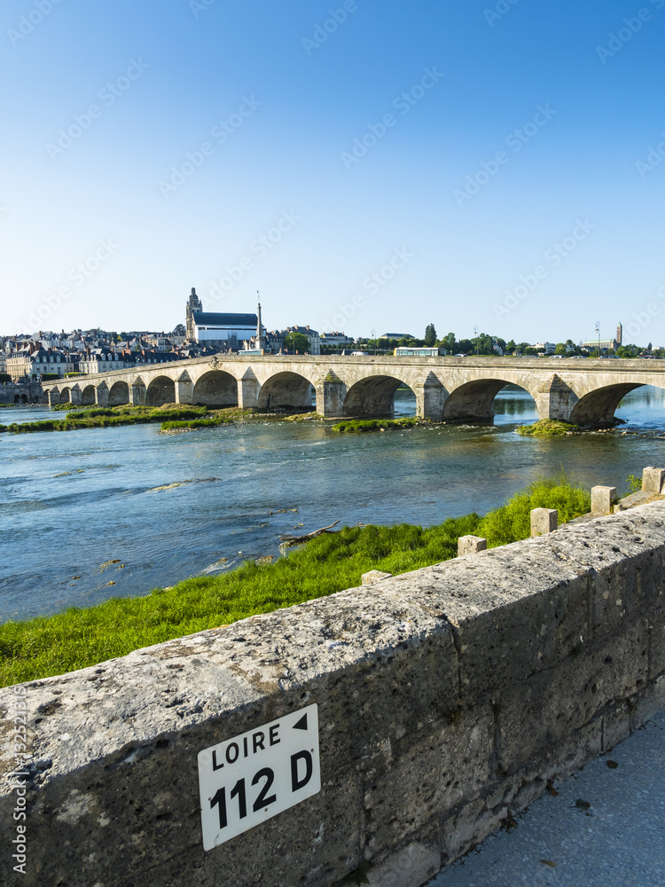Frankreich, Gebiet Loire, Blois Brücke über die Loire