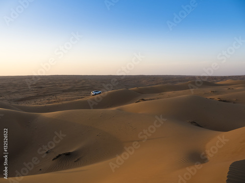 Mittlerer Osten   Arabien  Sultanat Oman Al Raka  Sandd  nen in der Abendsonne  in der W  ste Rimal Al Wahiba oder Wahiba Sands