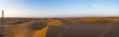 Mittlerer Osten   Arabien  Sultanat Oman Al Raka  Sandd  nen in der Abendsonne  in der W  ste Rimal Al Wahiba oder Wahiba Sands
