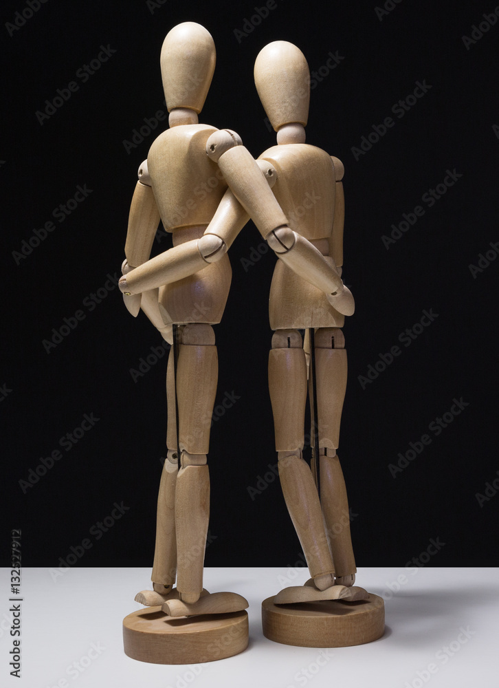 Wooden Mannequins-huggin from behind 01 Wooden Mannequins-huggin from behind 01