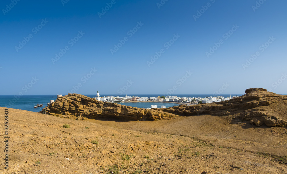 Blick auf die Hafenstadt Sur,   Küste bei Ash Sharqiyah North, Ad Daffah, Sultanat Oman, Arabien