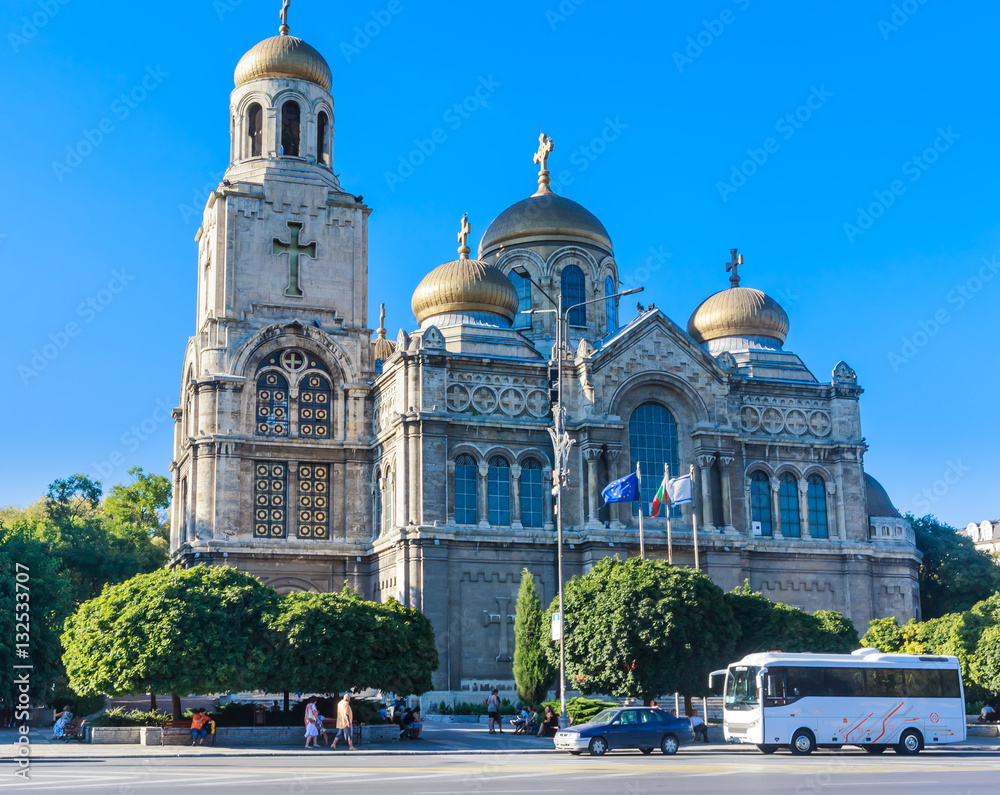 Main Orthodox Cathedral of Varna city in Bulgaria - obrazy, fototapety, plakaty 