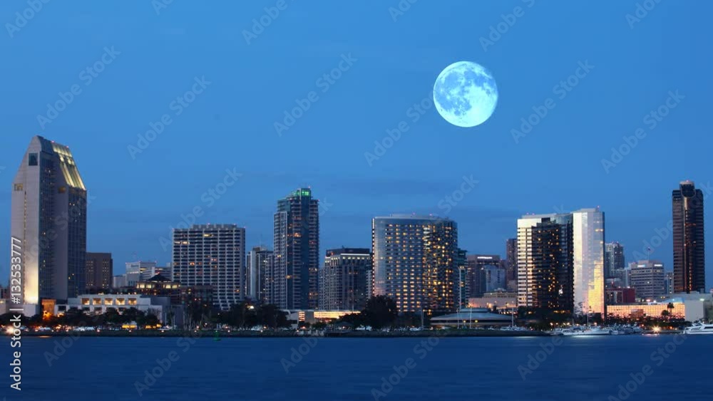 4K UltraHD A Full Moon over San Diego, California