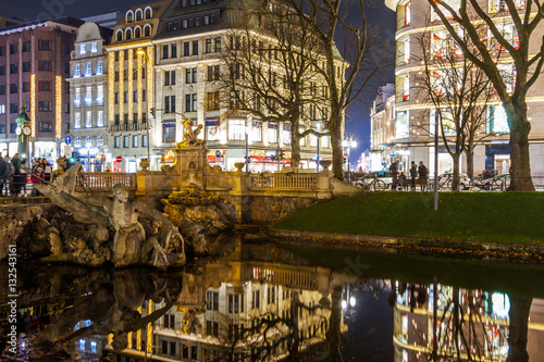  Die berühmte Königsallee in Düsseldorf.
