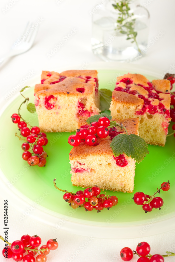 Blechkuchen mit Johannisbeeren Blechkuchen mit Johannisbeeren