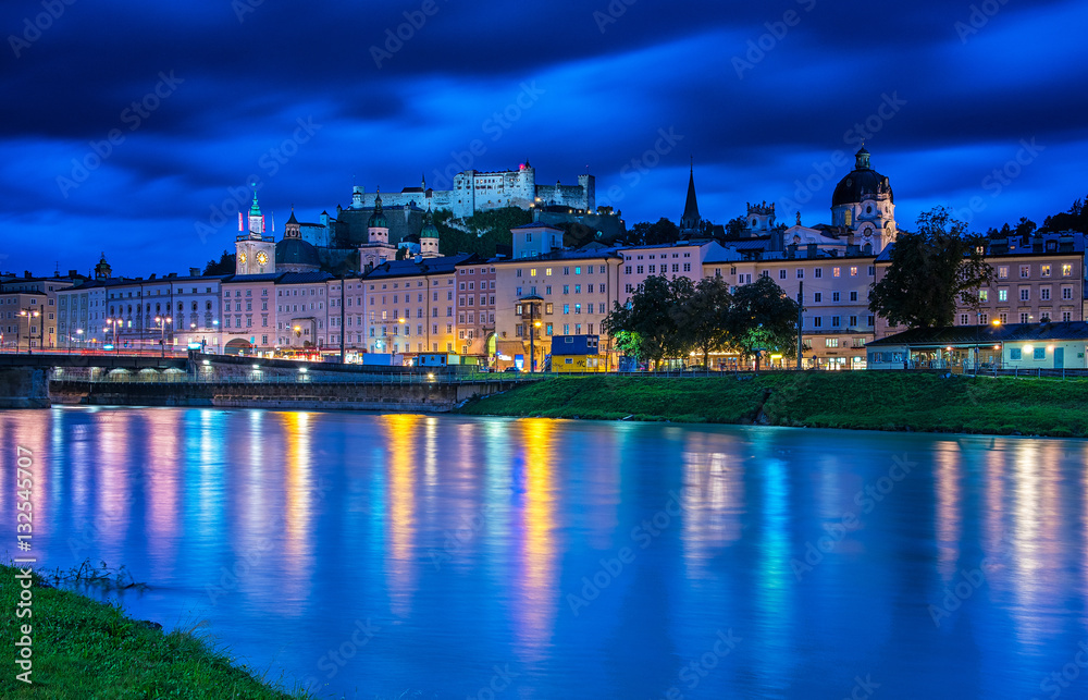 Fototapeta premium Salzburg o zmierzchu