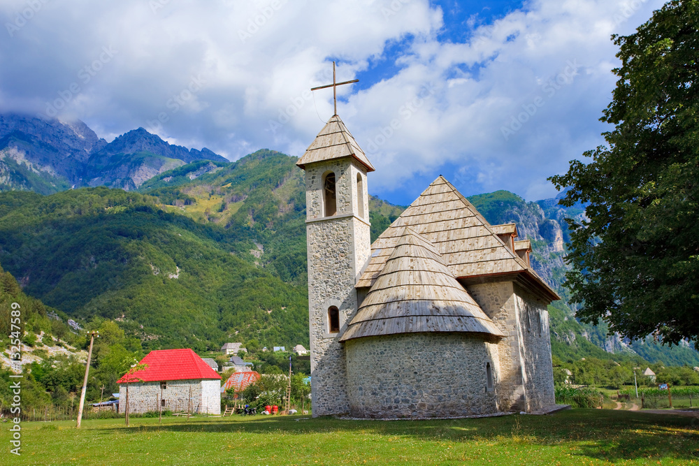 Eglise, Theth, Village catholique des Alpes Albanaises