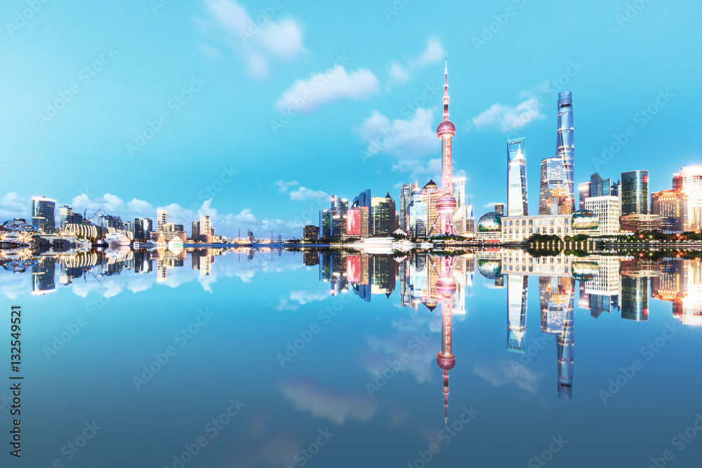 Fototapeta premium Beautiful Shanghai skyline at night,modern urban background