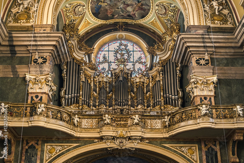 Organ and choir loft above the entrance of the Cathedral.