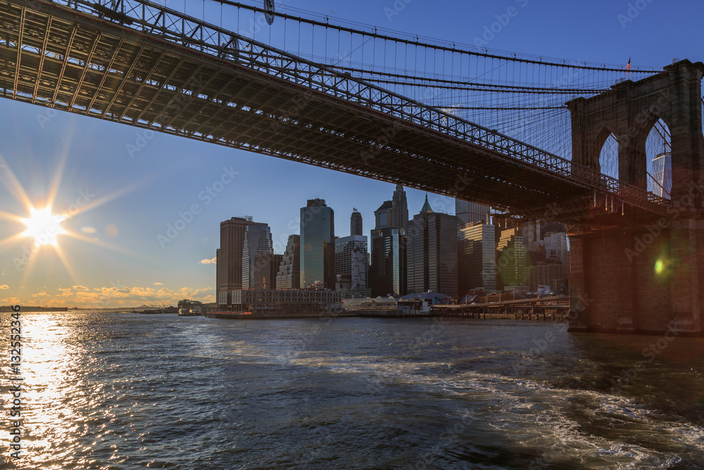 Naklejka premium Lower manhattan and brooklyn bridge.