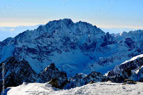 Slowacja 15.02.2015. Widok z Lomnicy na najwyzszy szczyt Tatr - Gerlach © Konrad
