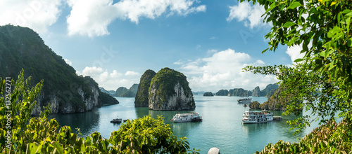 Obraz na plátně View over Ha Long Bay