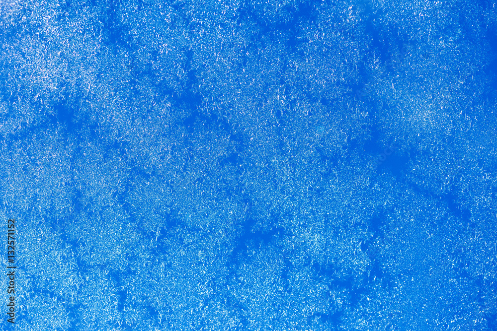 Obraz premium Eisblumen auf einer Glasscheibe