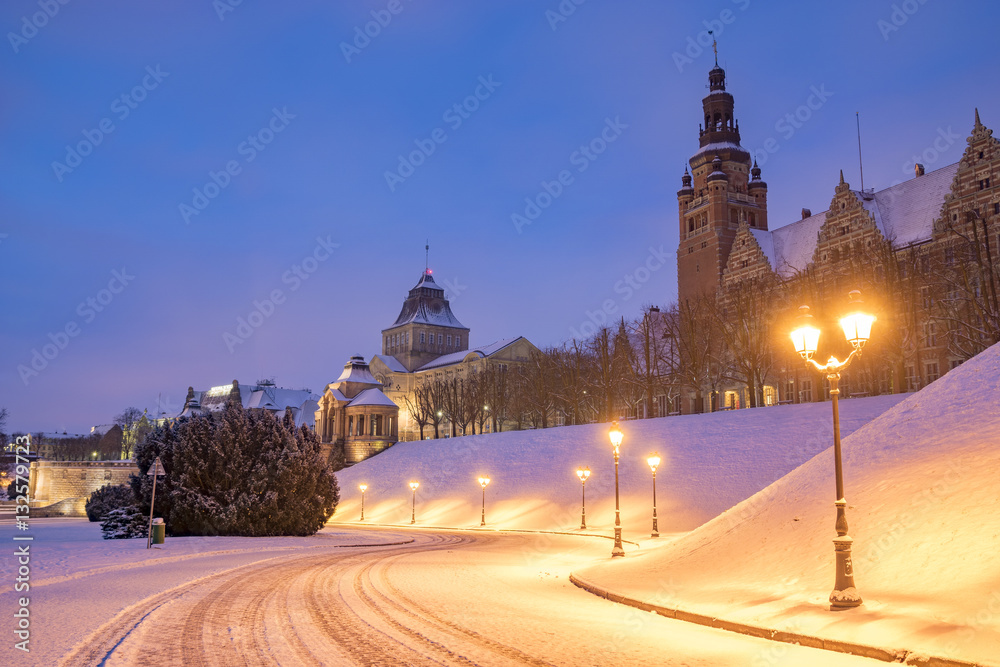 Obraz premium Old landmarks of Szczecin in a winter coat