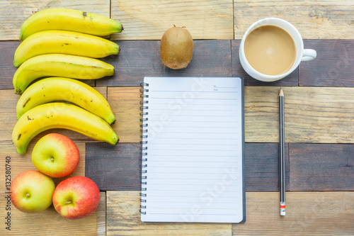 Schilderij op canvas Fruit, coffee and notebook background