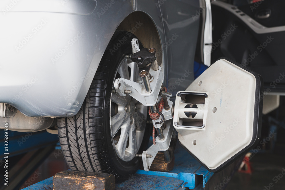 Car wheel fixed with computerized wheel alignment machine clamp