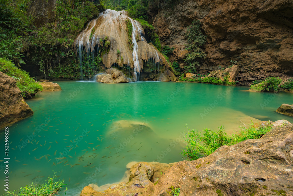Naklejka premium Gor Luang waterfall is located in Mae Ping national park, Li district, Lamphun province of Thailand. The water here has a very clear and beautiful emerald color.