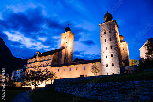 Canvas Print Palace in Europe with blue sky