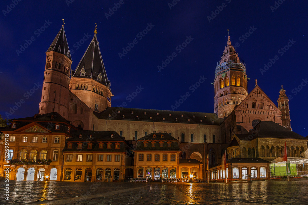 Mainzer Dom at night