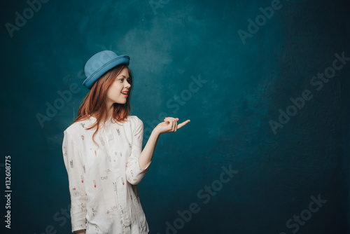 woman is pointing at a free place 