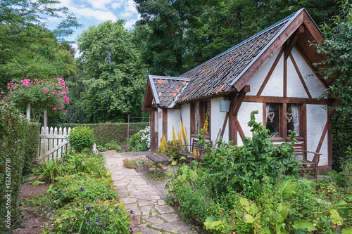 Image of a cottage in the English garden.