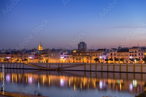 Barrio de Triana visto desde la orilla de Sevilla