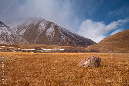 Dolina Truso - Gruzja piekną jesienią. Truso valley - A beautiful autumn in Georgia.