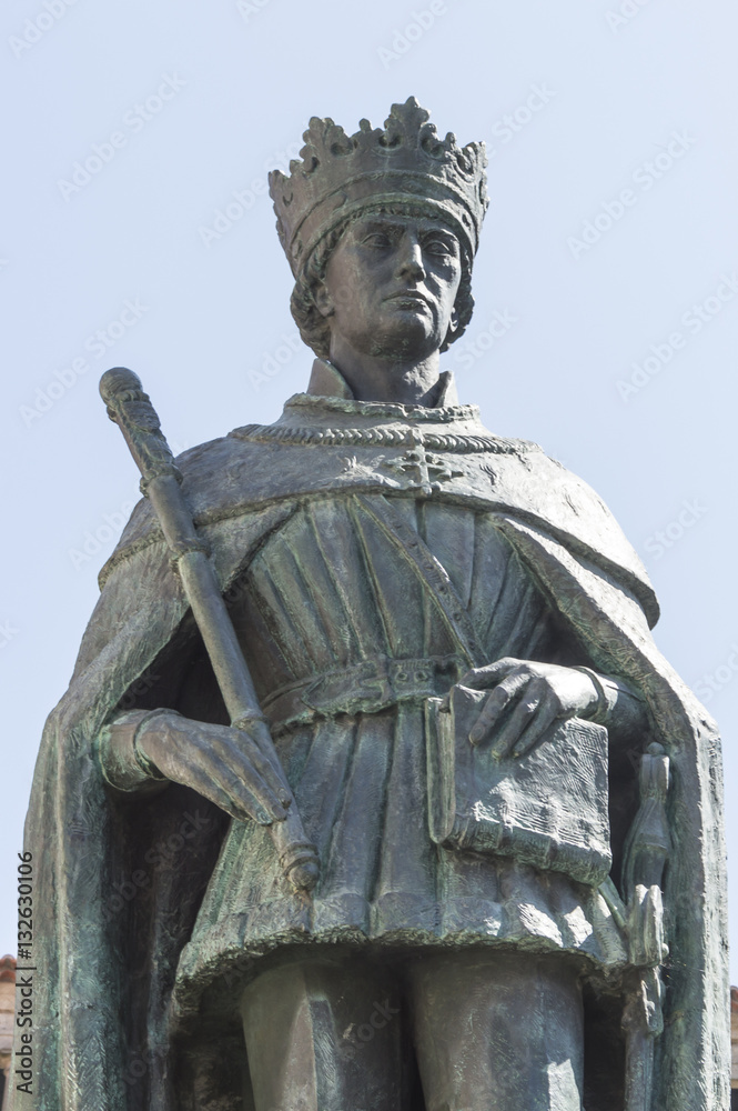 Φωτογραφία Statue of king Duarte, also called Edward, ancient Portugal sovereign, placed in