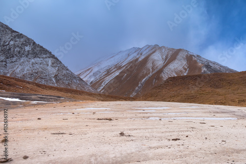 Dolina Truso. Kaukaz - Gruzja w zimowej szacie. Truso valley. Caucassus mountains in Georgia.