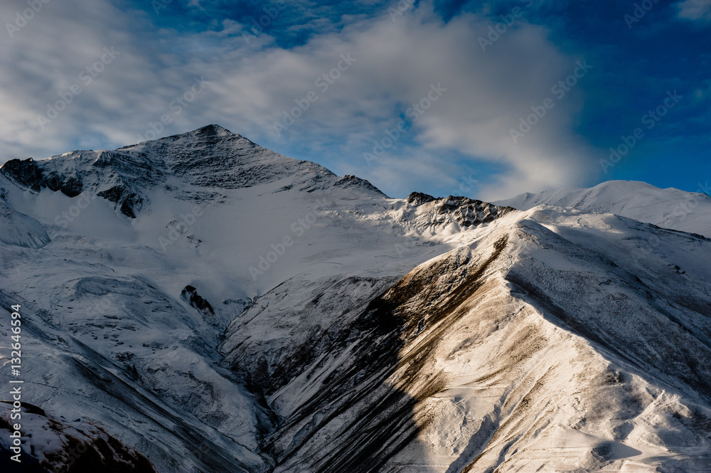 Obraz premium Ancient settlement in the mountains, Xinaliq, Khynalik
