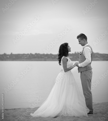 Beautiful wedding couple ne...