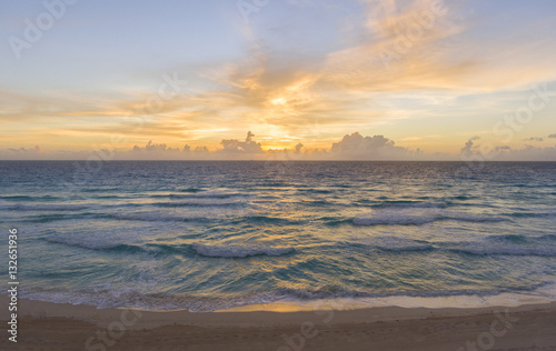Fototapeta Naklejka Na Ścianę i Meble -  Ocean Sunrise