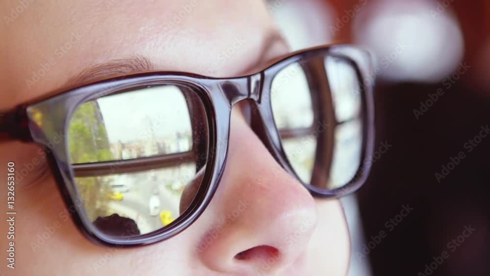 SLOW MOTION: the city reflects in the girl's sunglasses. Travel concept. SLOW MOTION: the city reflects in the girl's sunglasses. Travel concept.