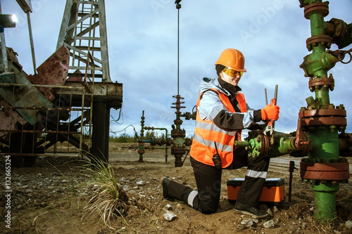Working process on oil well.
