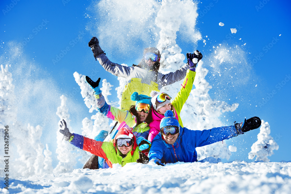 Group happy friends ski resort - obrazy, fototapety, plakaty 