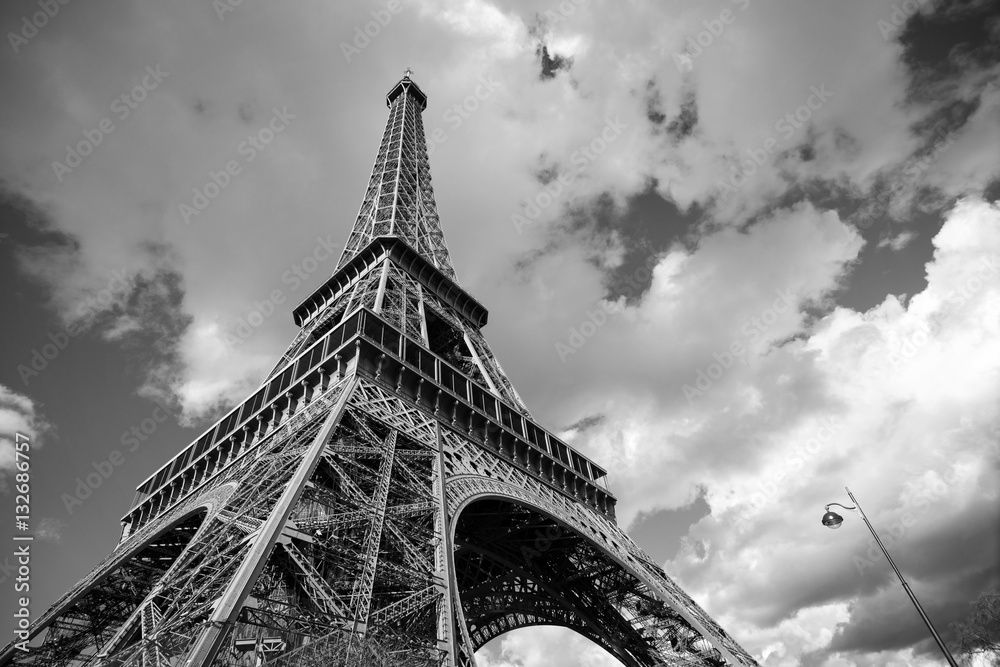 Obraz premium The Eiffel tower, Paris France