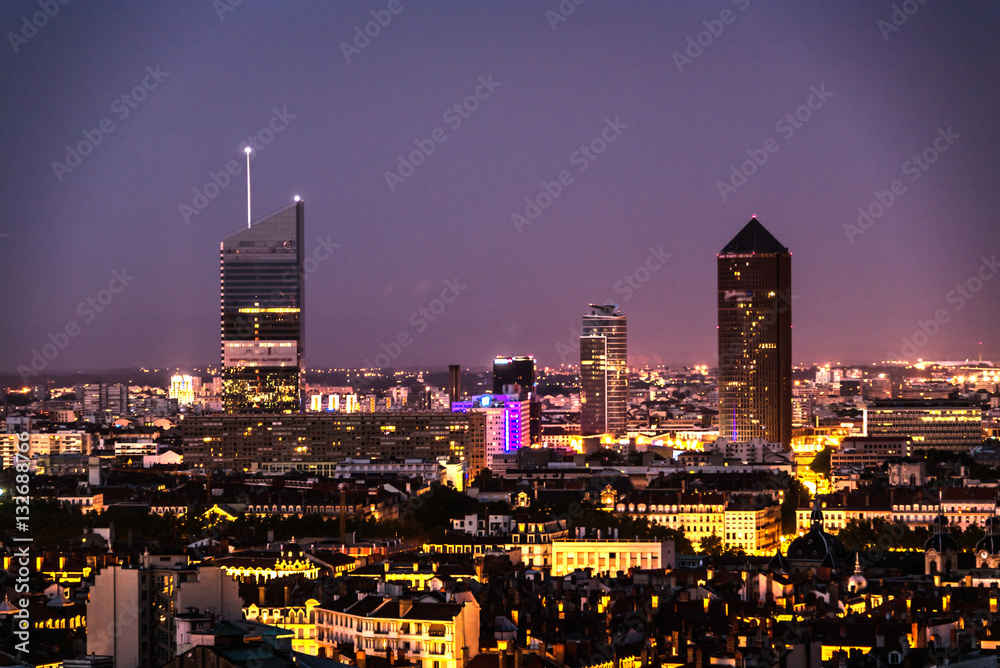 Fototapeta premium lyon Tour Quartier de la Part Dieu de nuit