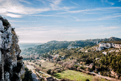 Panorama sur les Alpilles près des Baux de Provence photo