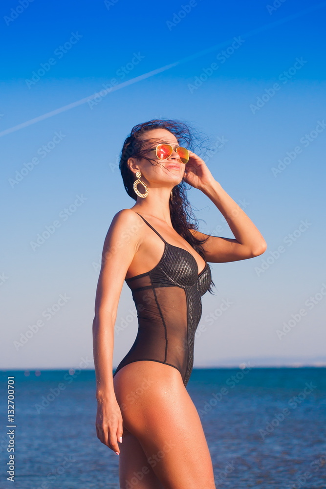  Black bikini sea, sunglasses, close up