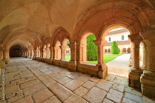 Obraz na płótnie abbaye de Fontenay, côtes-d'or, Bourgogne-franche-comté w salonie
