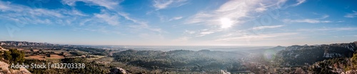 Panorama sur les Alpilles du haut des Baux de Provence © Gerald Villena